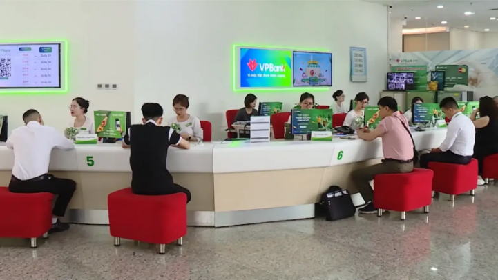 Rủi ro tái cấp vốn bủa vây doanh nghiệp bất động sản